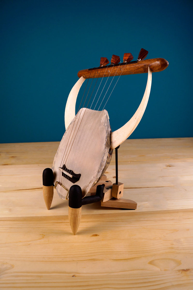 lyre front